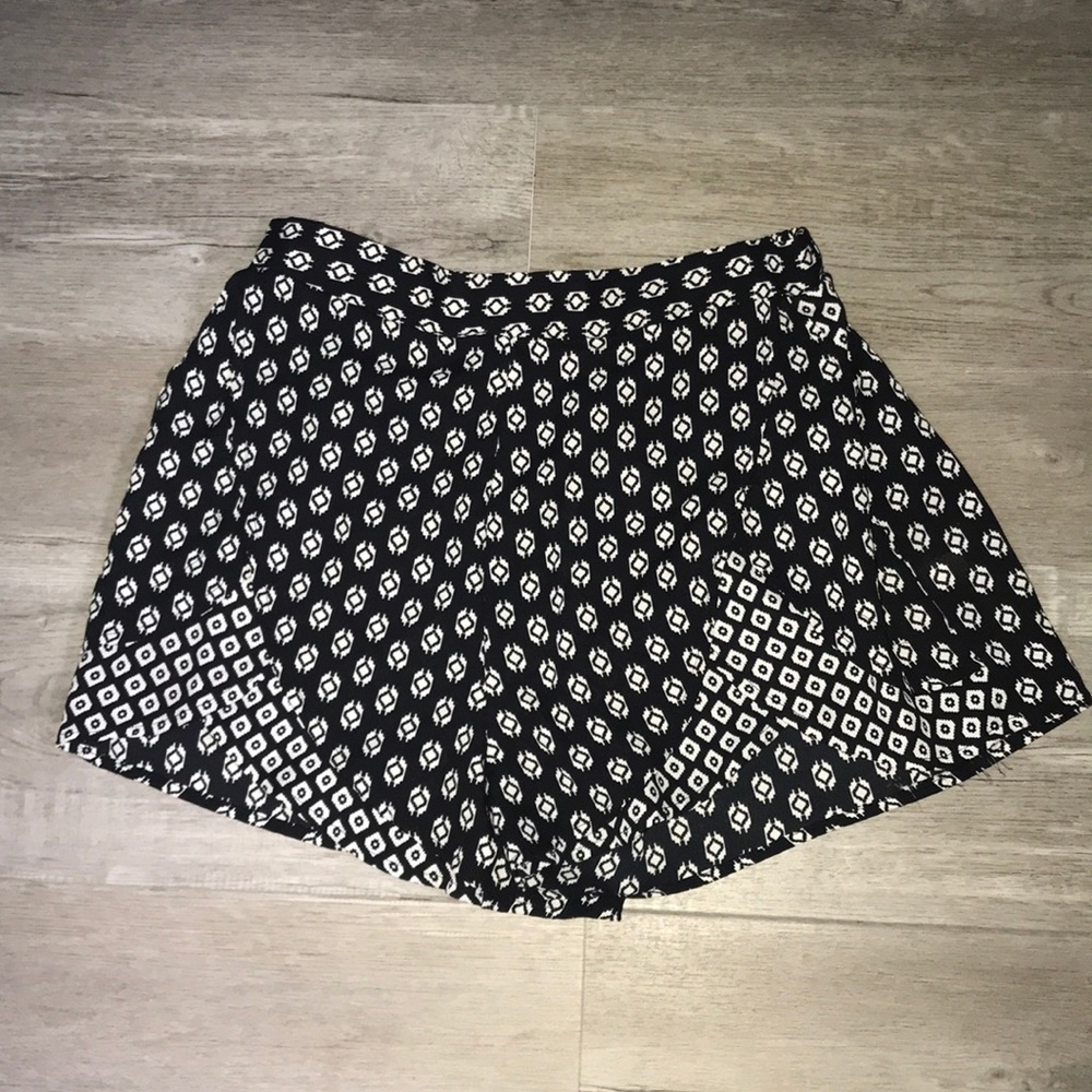 Cute black & white shorts